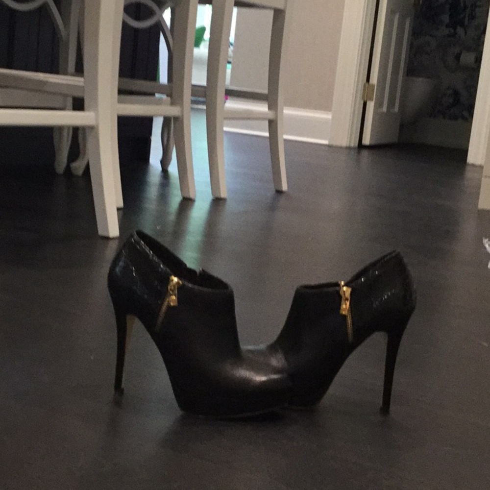 Michael Kors booty heels in great shape